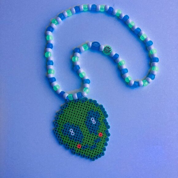 Rave Kandi Green Alien Perler Necklace - Picture 3 of 5